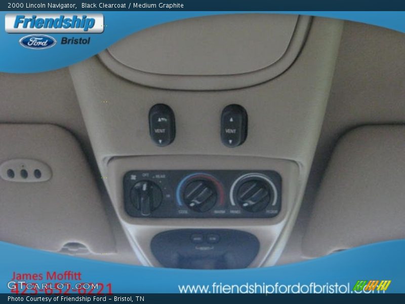 Black Clearcoat / Medium Graphite 2000 Lincoln Navigator