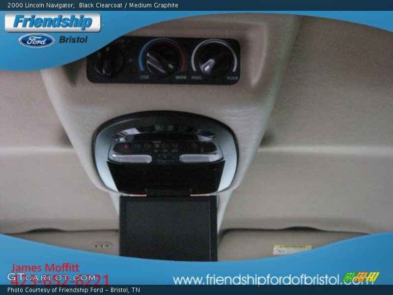 Black Clearcoat / Medium Graphite 2000 Lincoln Navigator