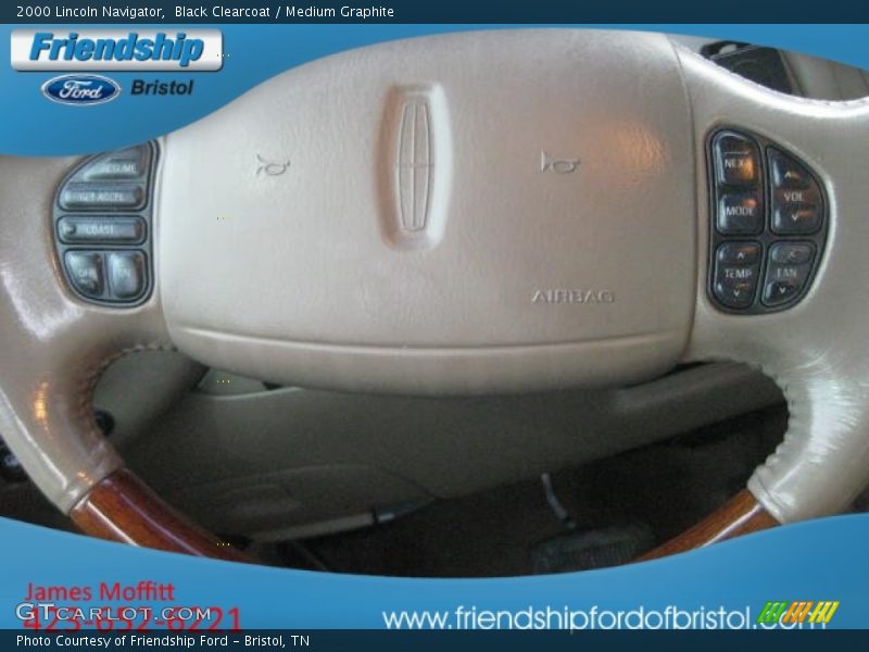 Black Clearcoat / Medium Graphite 2000 Lincoln Navigator