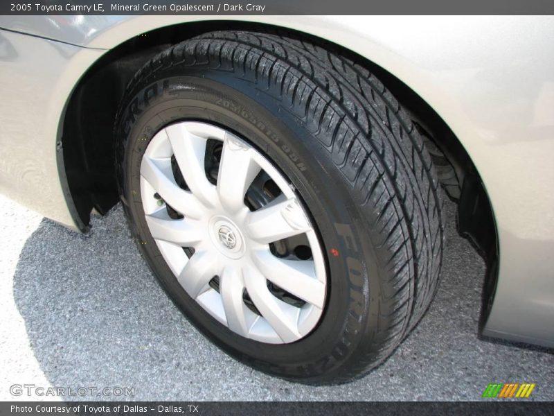 Mineral Green Opalescent / Dark Gray 2005 Toyota Camry LE