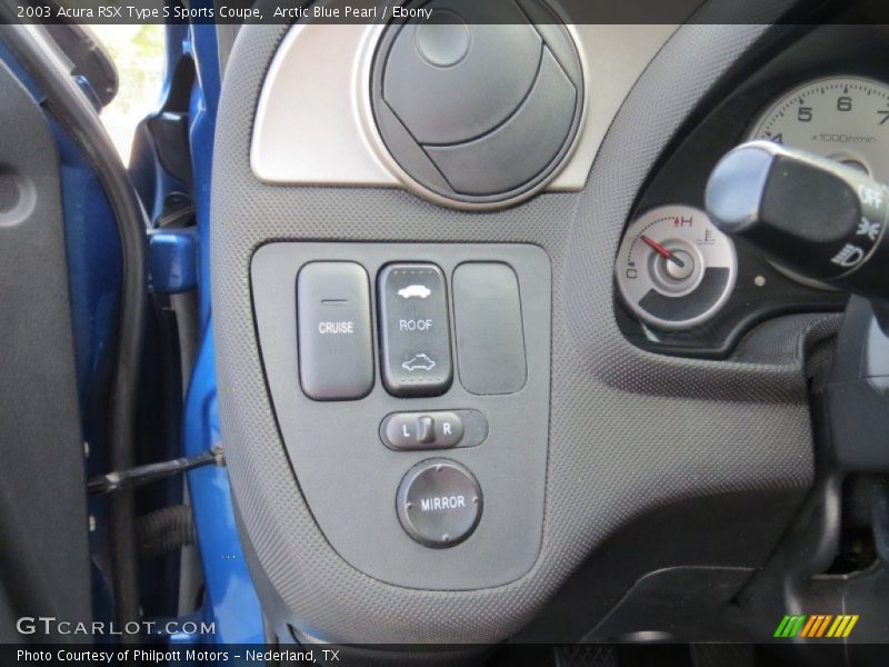 Controls of 2003 RSX Type S Sports Coupe