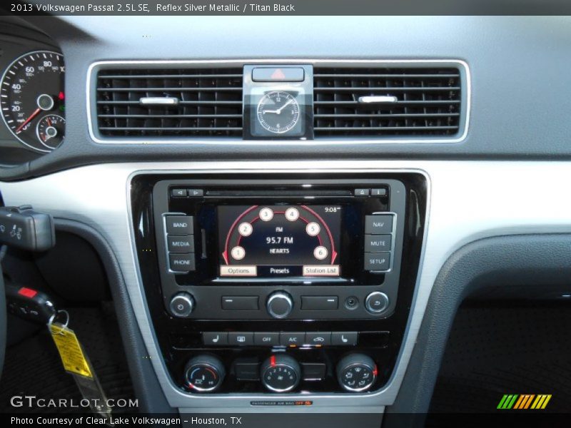 Reflex Silver Metallic / Titan Black 2013 Volkswagen Passat 2.5L SE