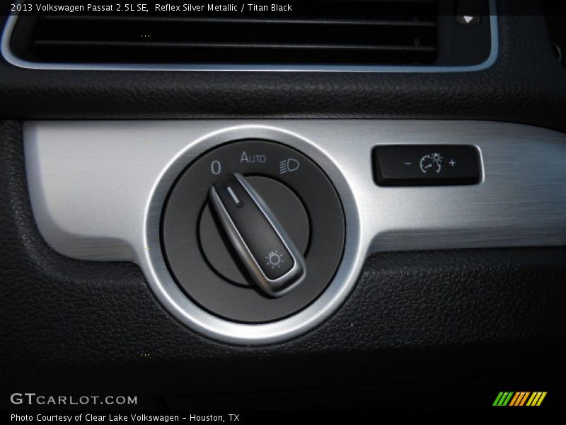 Reflex Silver Metallic / Titan Black 2013 Volkswagen Passat 2.5L SE