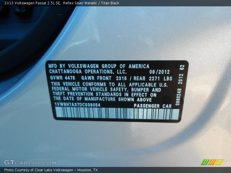 Reflex Silver Metallic / Titan Black 2013 Volkswagen Passat 2.5L SE