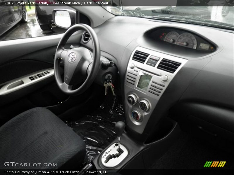Silver Streak Mica / Dark Charcoal 2007 Toyota Yaris Sedan