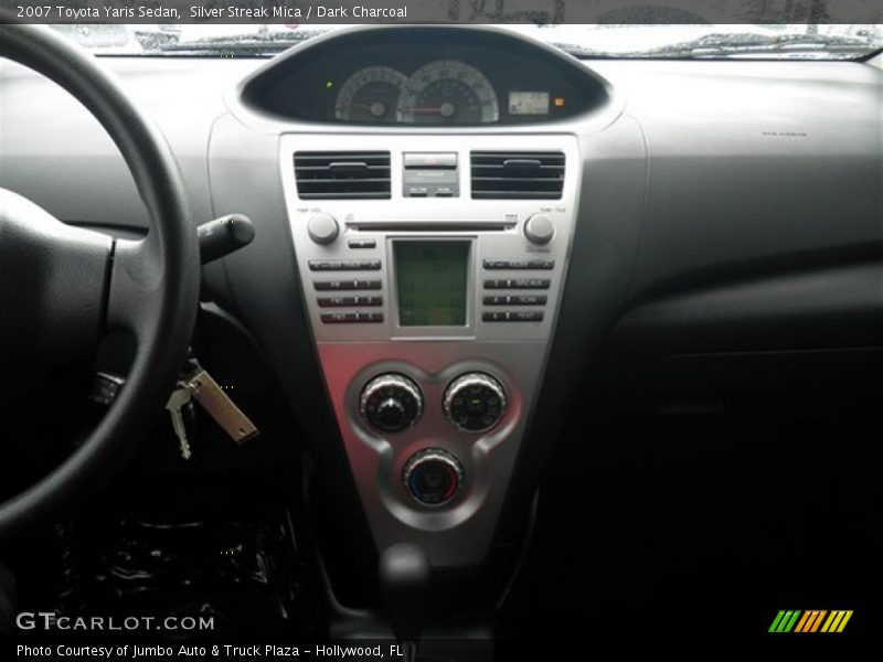 Silver Streak Mica / Dark Charcoal 2007 Toyota Yaris Sedan
