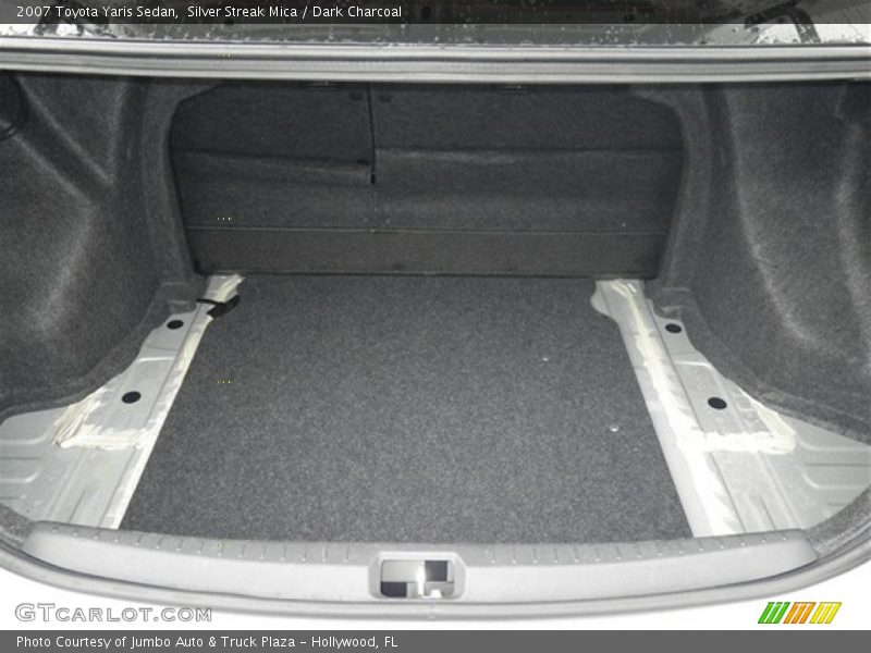 Silver Streak Mica / Dark Charcoal 2007 Toyota Yaris Sedan