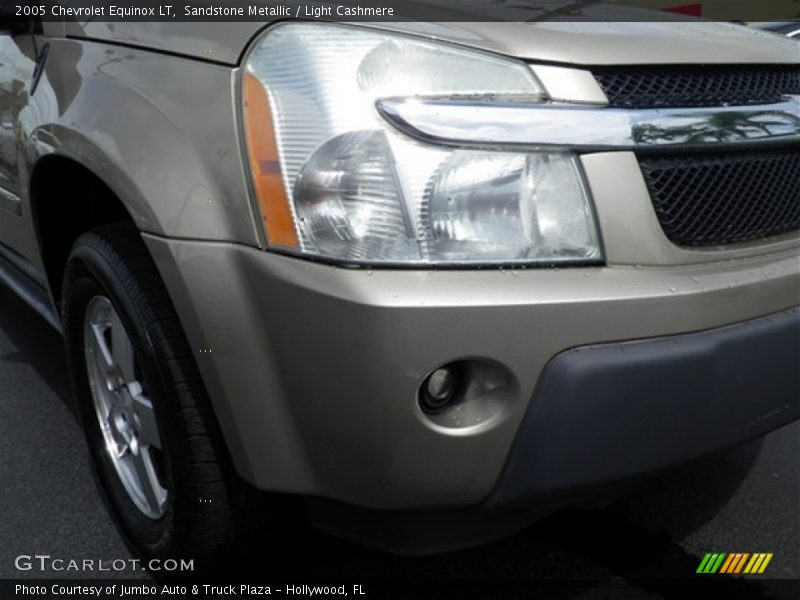 Sandstone Metallic / Light Cashmere 2005 Chevrolet Equinox LT