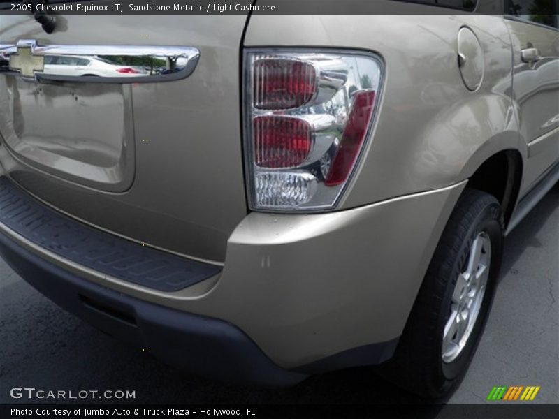 Sandstone Metallic / Light Cashmere 2005 Chevrolet Equinox LT