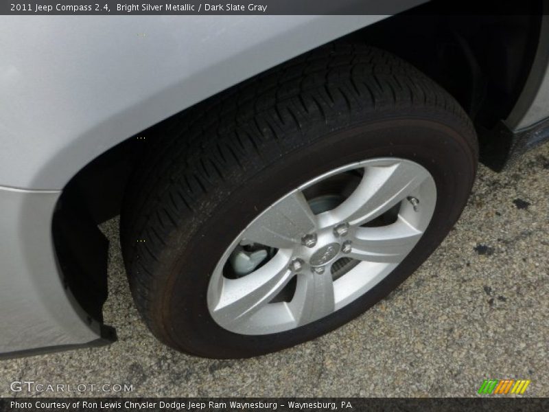 Bright Silver Metallic / Dark Slate Gray 2011 Jeep Compass 2.4