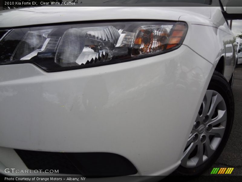 Clear White / Coffee 2010 Kia Forte EX