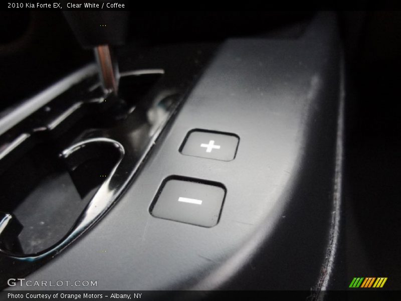Clear White / Coffee 2010 Kia Forte EX