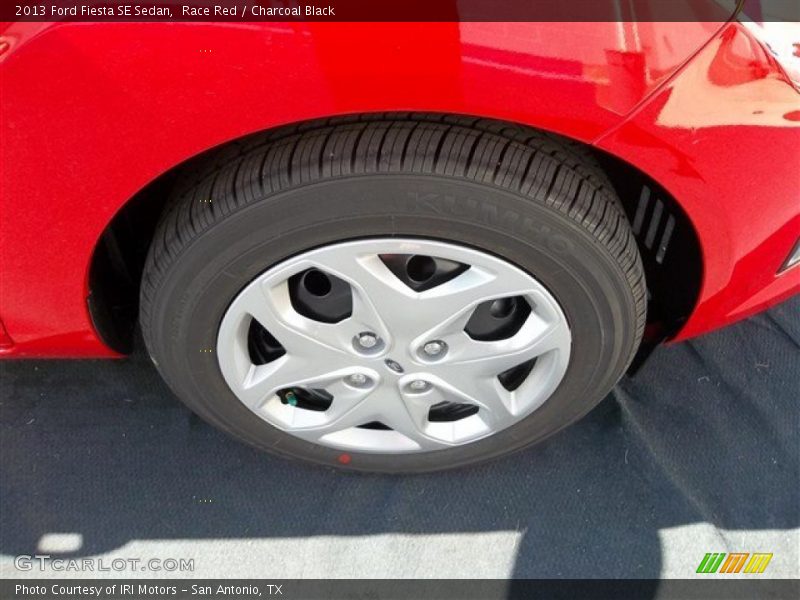 Race Red / Charcoal Black 2013 Ford Fiesta SE Sedan