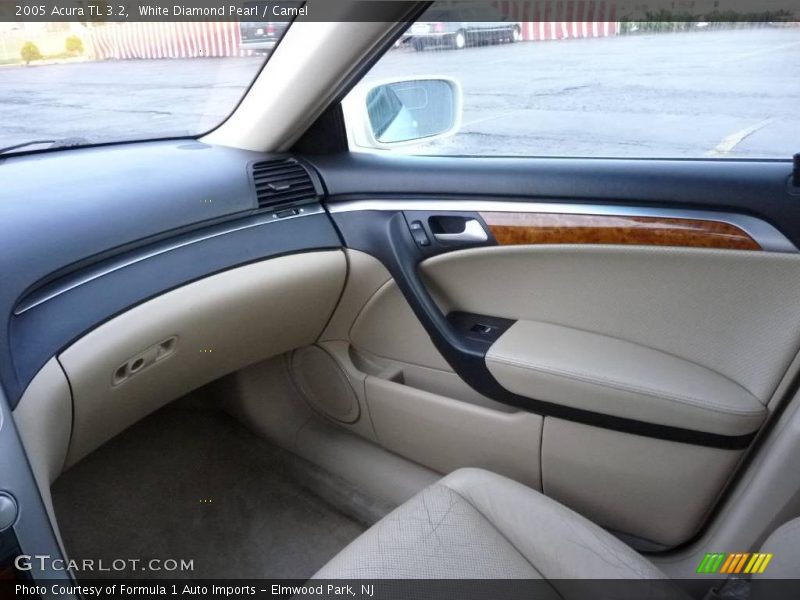 White Diamond Pearl / Camel 2005 Acura TL 3.2