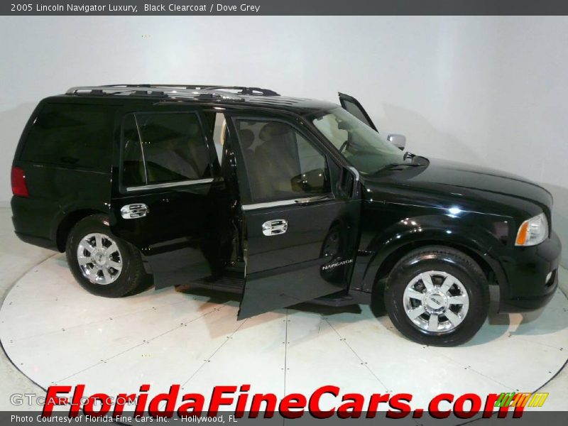 Black Clearcoat / Dove Grey 2005 Lincoln Navigator Luxury