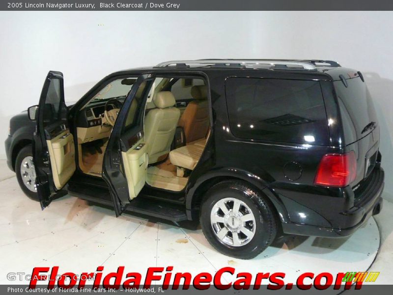 Black Clearcoat / Dove Grey 2005 Lincoln Navigator Luxury