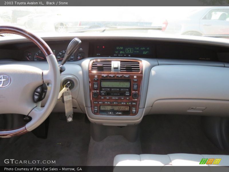 Black / Stone 2003 Toyota Avalon XL