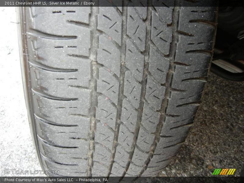 Silver Ice Metallic / Ebony 2011 Chevrolet HHR LS