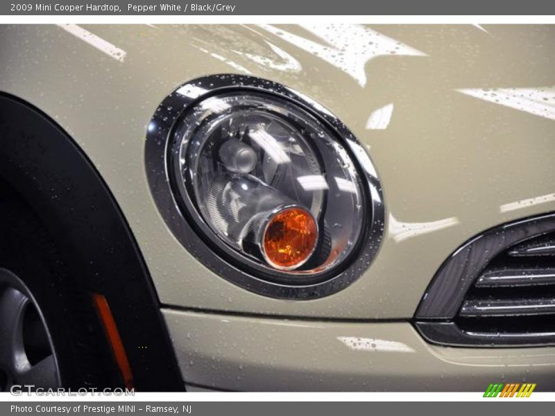 Pepper White / Black/Grey 2009 Mini Cooper Hardtop