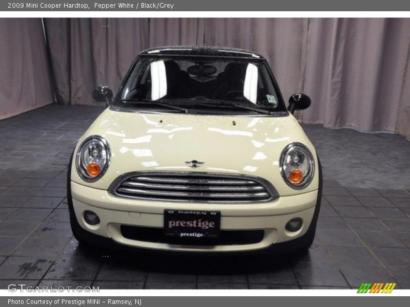 Pepper White / Black/Grey 2009 Mini Cooper Hardtop