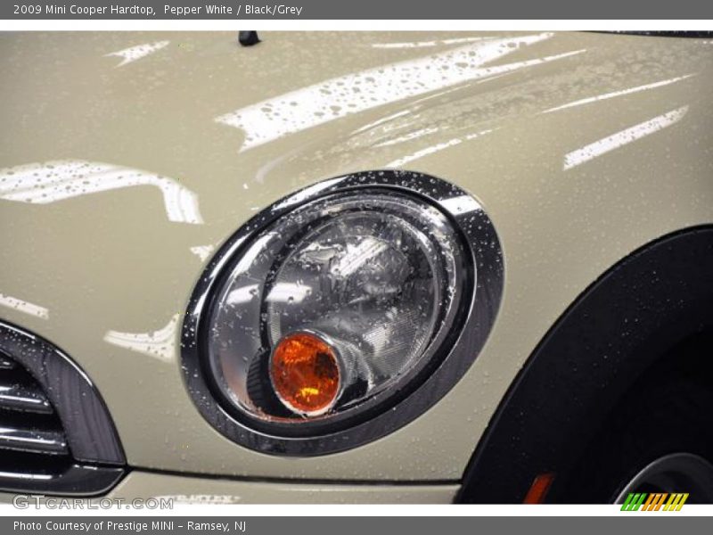 Pepper White / Black/Grey 2009 Mini Cooper Hardtop