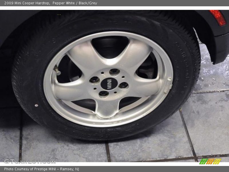 Pepper White / Black/Grey 2009 Mini Cooper Hardtop