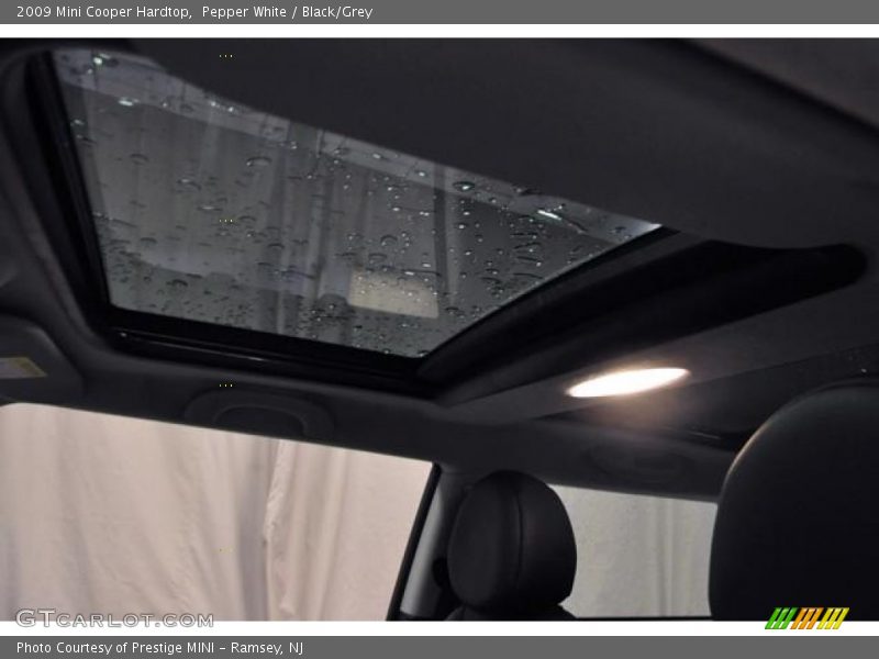 Pepper White / Black/Grey 2009 Mini Cooper Hardtop