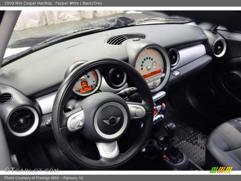Pepper White / Black/Grey 2009 Mini Cooper Hardtop