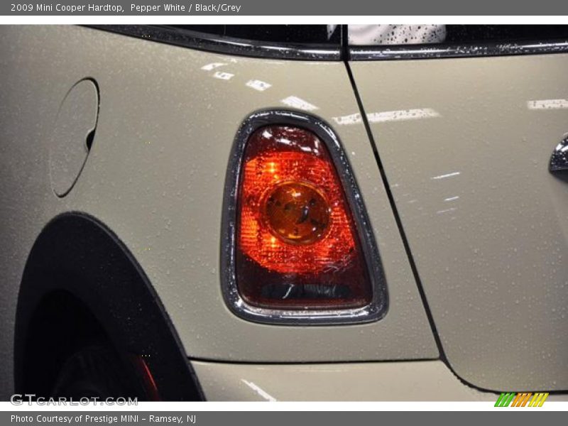 Pepper White / Black/Grey 2009 Mini Cooper Hardtop