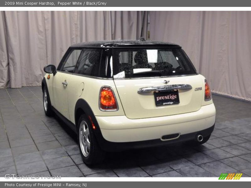 Pepper White / Black/Grey 2009 Mini Cooper Hardtop