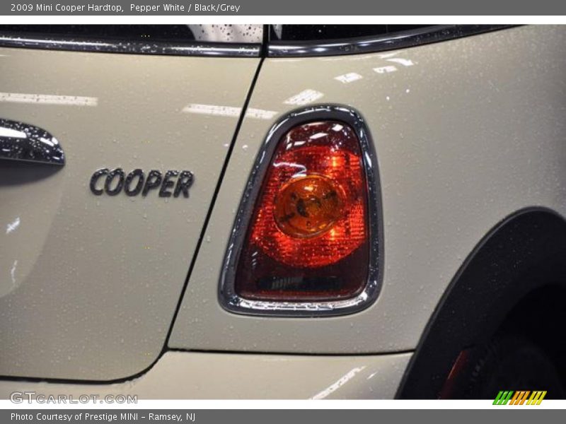 Pepper White / Black/Grey 2009 Mini Cooper Hardtop