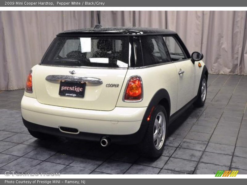 Pepper White / Black/Grey 2009 Mini Cooper Hardtop