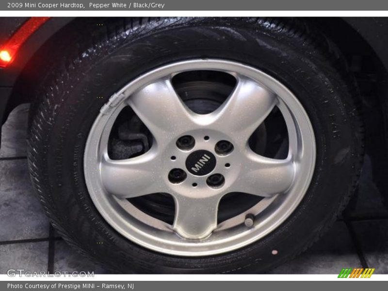 Pepper White / Black/Grey 2009 Mini Cooper Hardtop