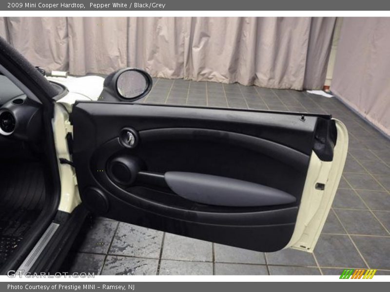 Pepper White / Black/Grey 2009 Mini Cooper Hardtop