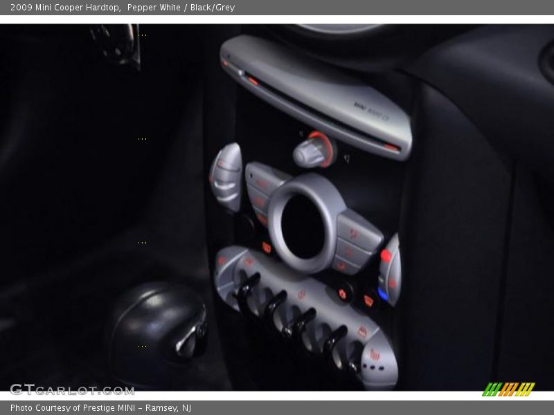 Pepper White / Black/Grey 2009 Mini Cooper Hardtop