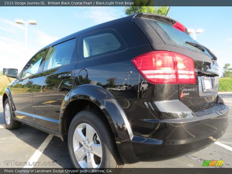 Brilliant Black Crystal Pearl / Black/Light Frost Beige 2013 Dodge Journey SE
