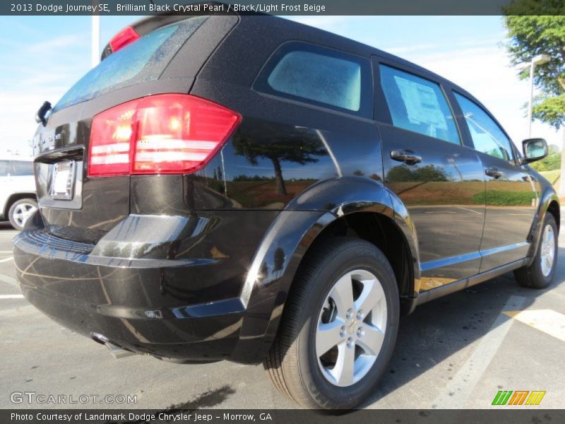 Brilliant Black Crystal Pearl / Black/Light Frost Beige 2013 Dodge Journey SE