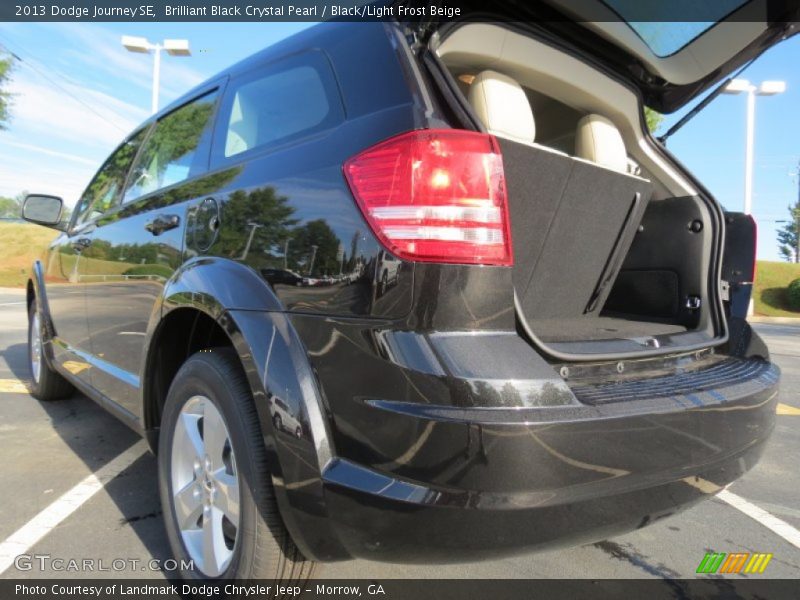 Brilliant Black Crystal Pearl / Black/Light Frost Beige 2013 Dodge Journey SE