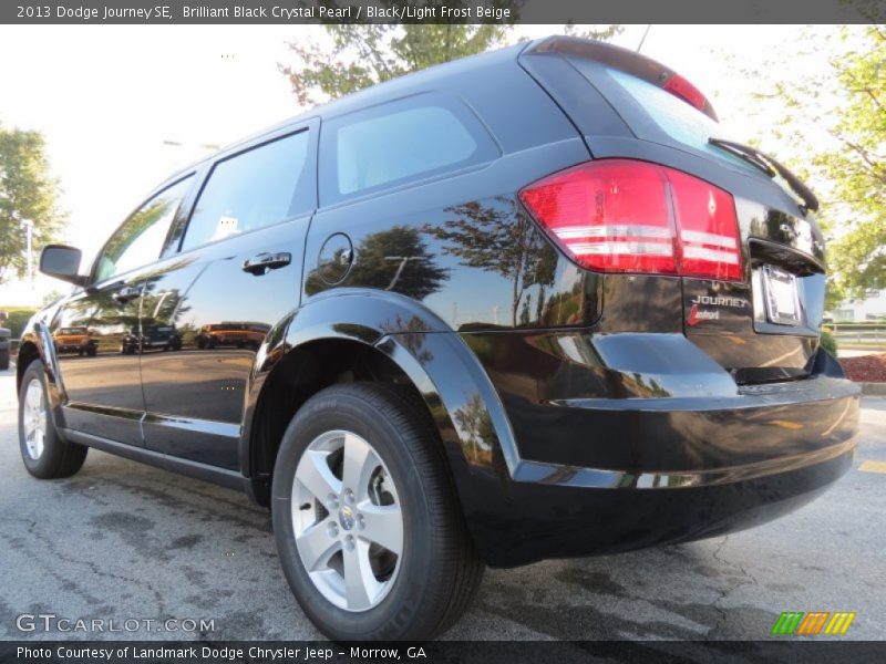 Brilliant Black Crystal Pearl / Black/Light Frost Beige 2013 Dodge Journey SE