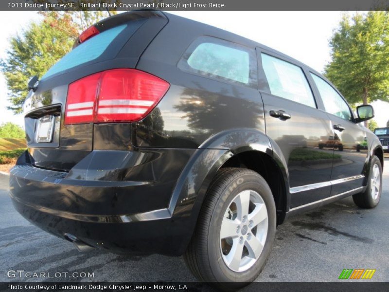 Brilliant Black Crystal Pearl / Black/Light Frost Beige 2013 Dodge Journey SE