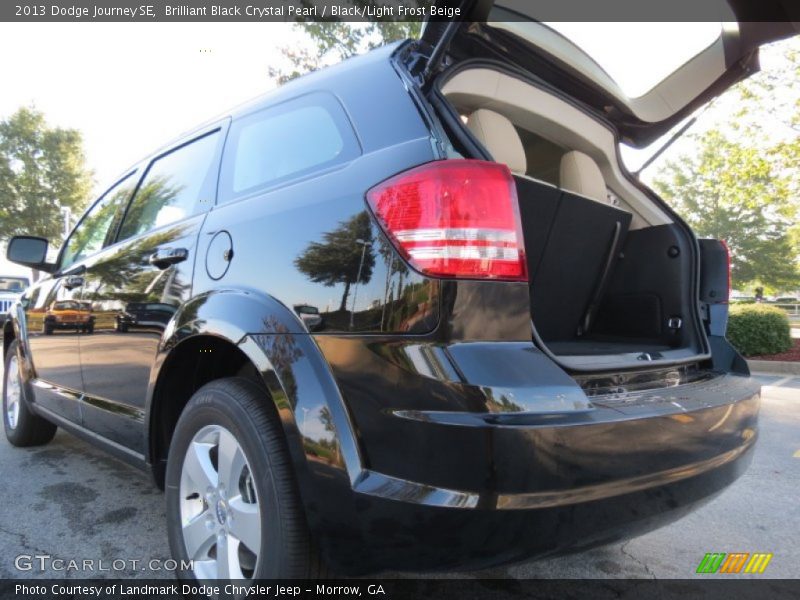 Brilliant Black Crystal Pearl / Black/Light Frost Beige 2013 Dodge Journey SE