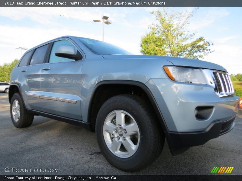Front 3/4 View of 2013 Grand Cherokee Laredo