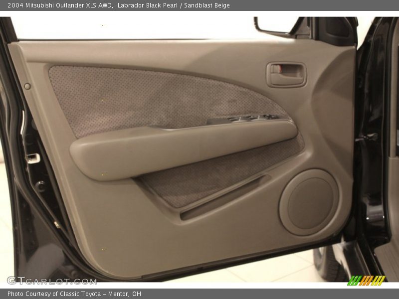 Door Panel of 2004 Outlander XLS AWD