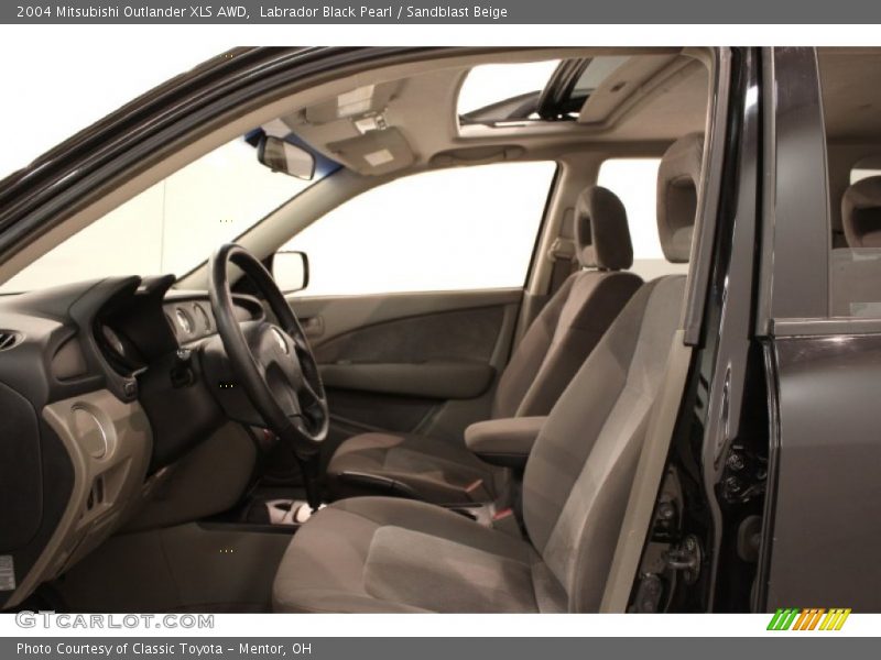 Labrador Black Pearl / Sandblast Beige 2004 Mitsubishi Outlander XLS AWD