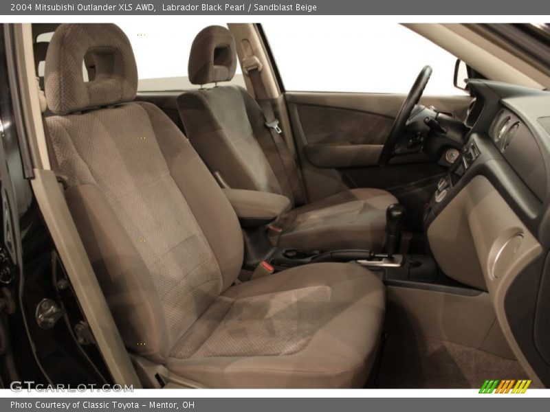 Labrador Black Pearl / Sandblast Beige 2004 Mitsubishi Outlander XLS AWD
