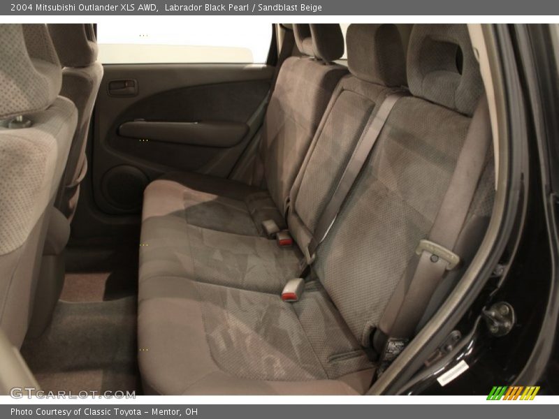 Labrador Black Pearl / Sandblast Beige 2004 Mitsubishi Outlander XLS AWD