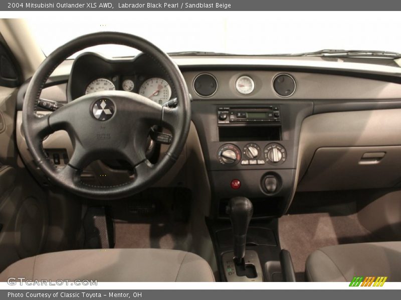 Labrador Black Pearl / Sandblast Beige 2004 Mitsubishi Outlander XLS AWD
