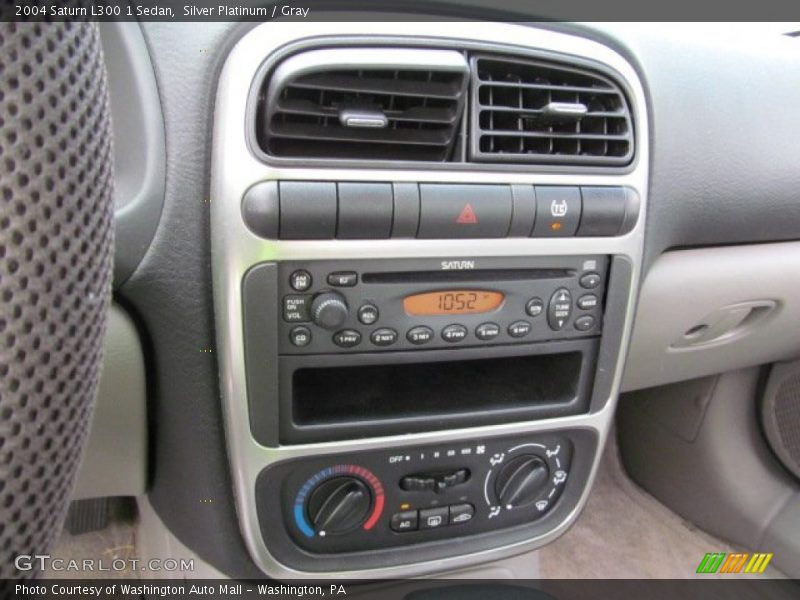 Silver Platinum / Gray 2004 Saturn L300 1 Sedan