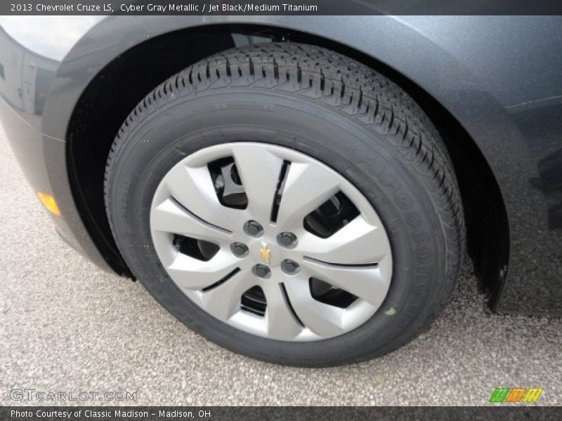 Cyber Gray Metallic / Jet Black/Medium Titanium 2013 Chevrolet Cruze LS