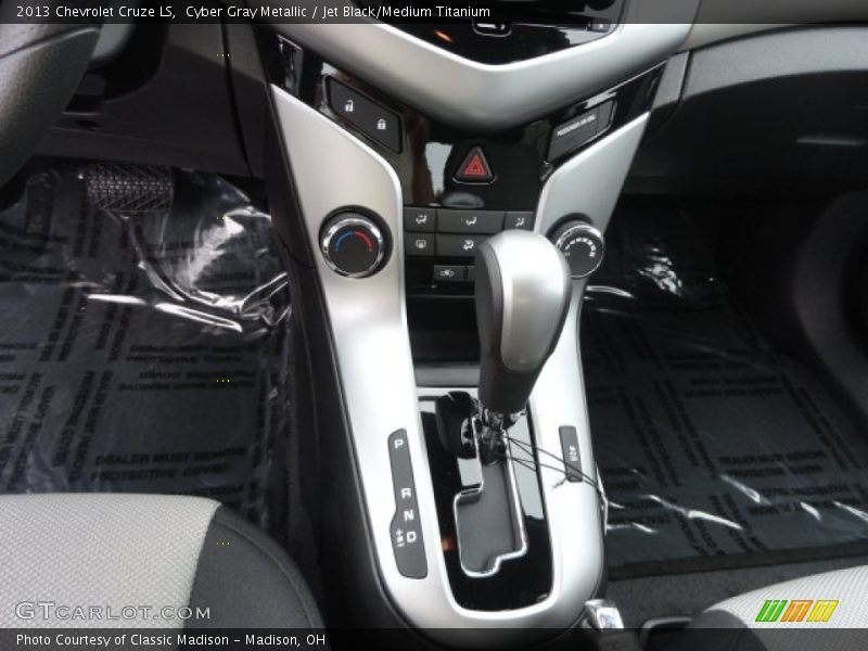 Cyber Gray Metallic / Jet Black/Medium Titanium 2013 Chevrolet Cruze LS